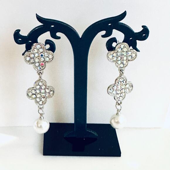 Rhinestone Drop Clover Earrings with pearl charm - Picture 1 of 1